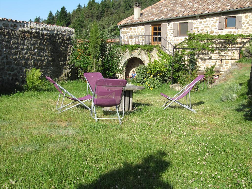 Le Petit Rias Gite Soleil Saint Maurice en Chalencon Exterior photo