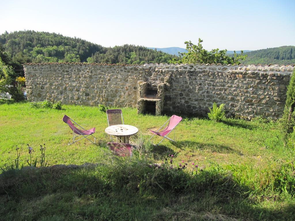 Le Petit Rias Gite Soleil Saint Maurice en Chalencon Exterior photo
