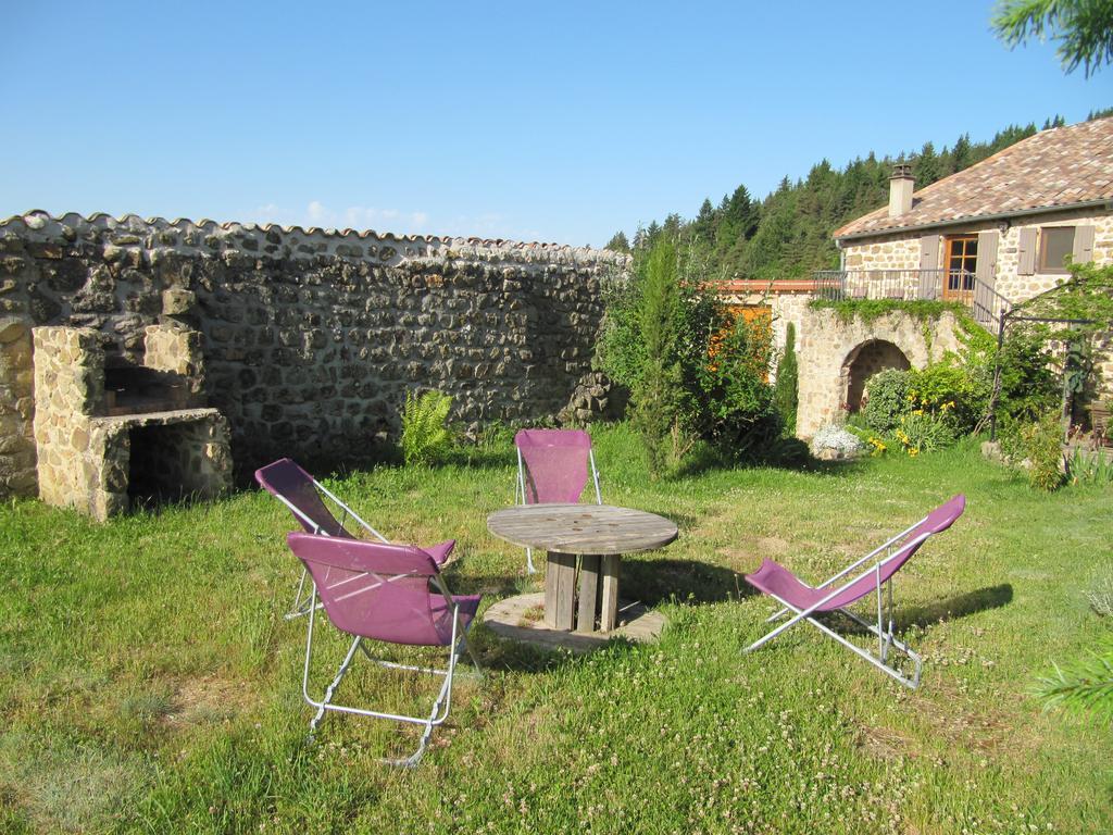 Le Petit Rias Gite Soleil Saint Maurice en Chalencon Exterior photo